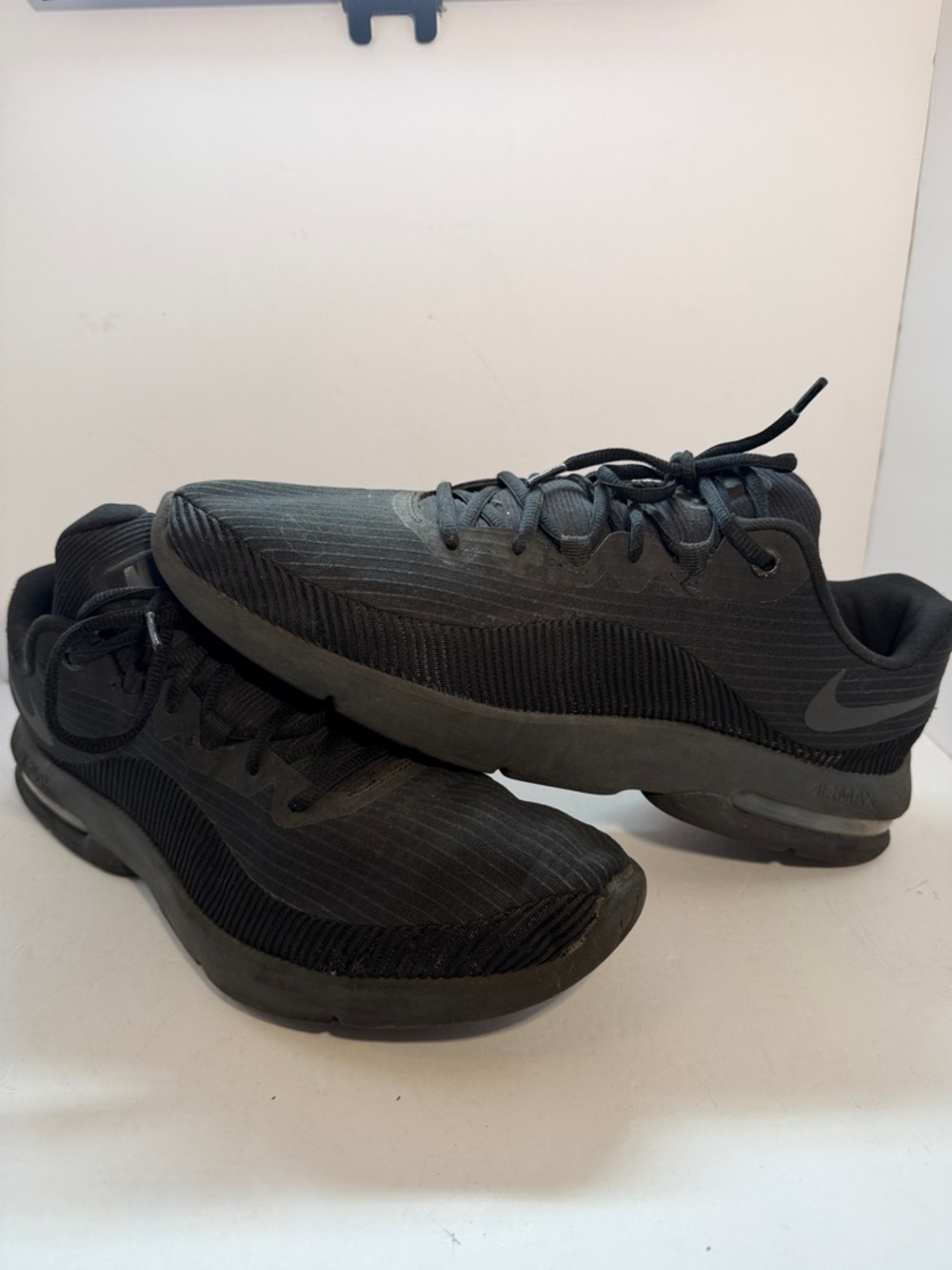 Nike Men's Black Low-Top Athletic Running Shoes